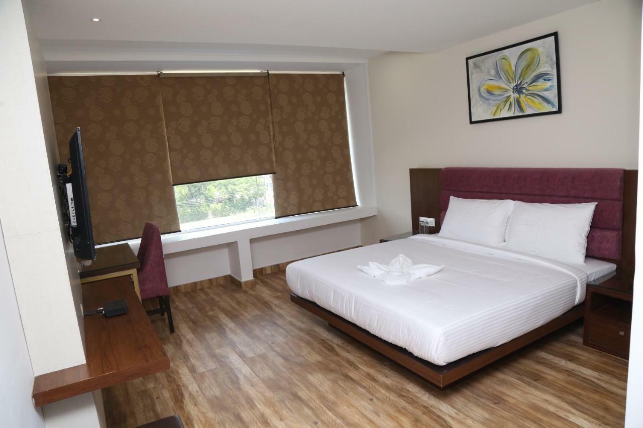 Hotel Ak Suites Patiala Luaran gambar